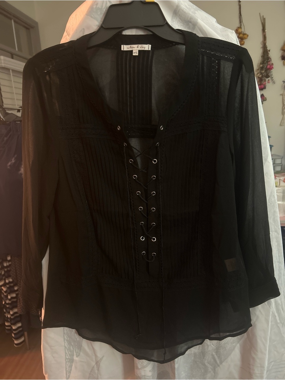 XS NWOT Willow & Clay Black Lace-Up Sheer Pintuck 3/4 Sleeve Top - Picture 2 of 16